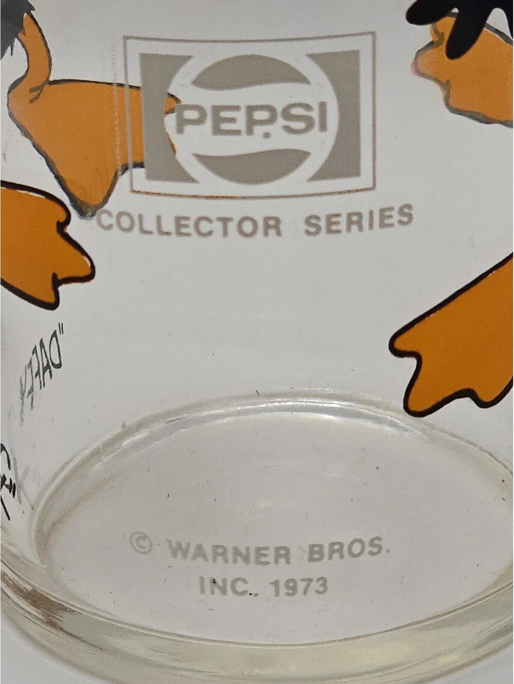 1973 LOONEY TUNES PEPSI GLASS - DAFFY DUCK White Logo